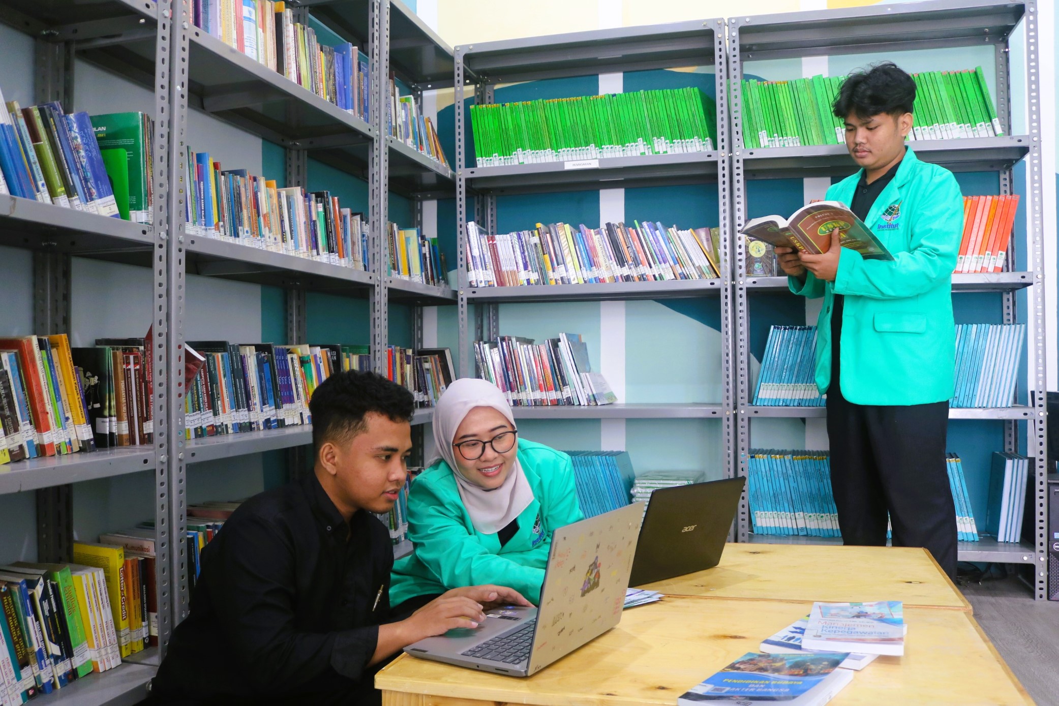 perpustakaan-vokasi-stiami2